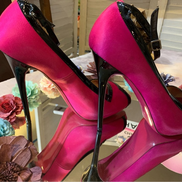 GUC!!!!💝Alexander McQueen color block pumps.
Satin and patent leather. - Picture 5 of 12